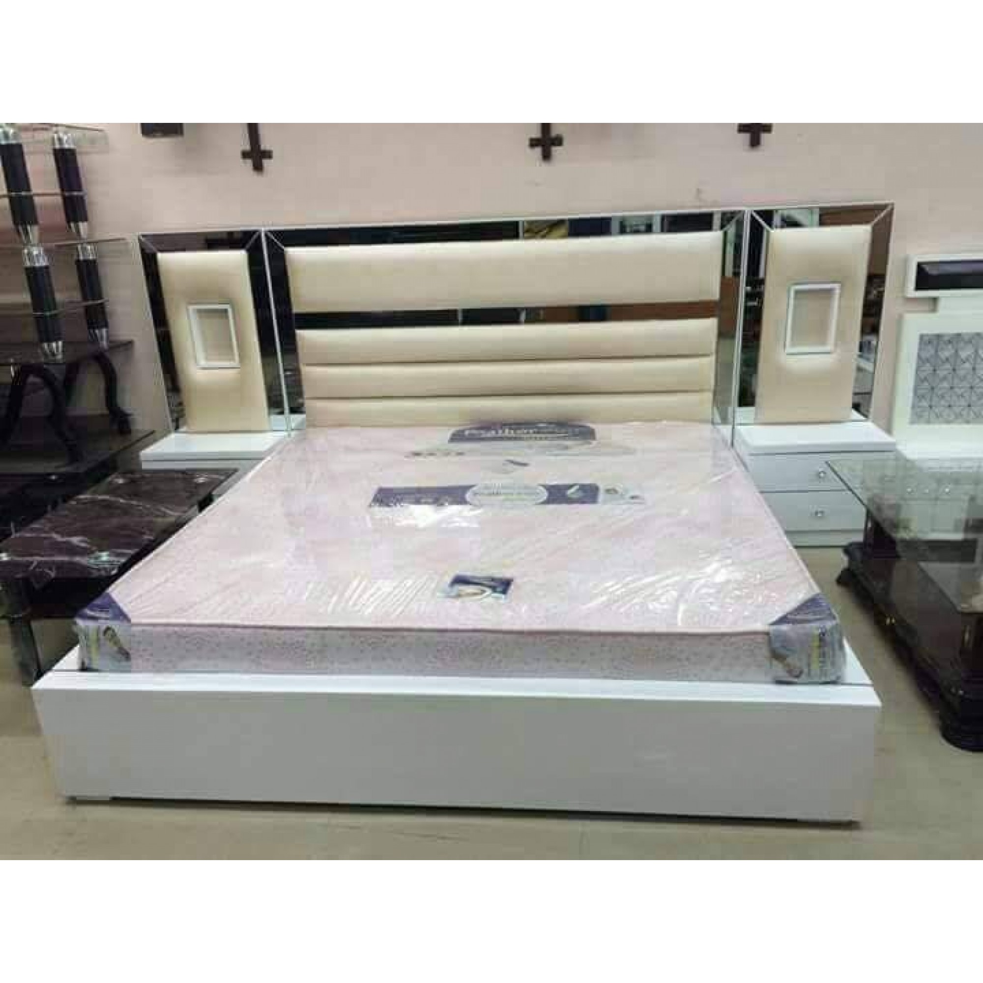 Double Bed (डबल बेड) Double Bed (डबल बेड)